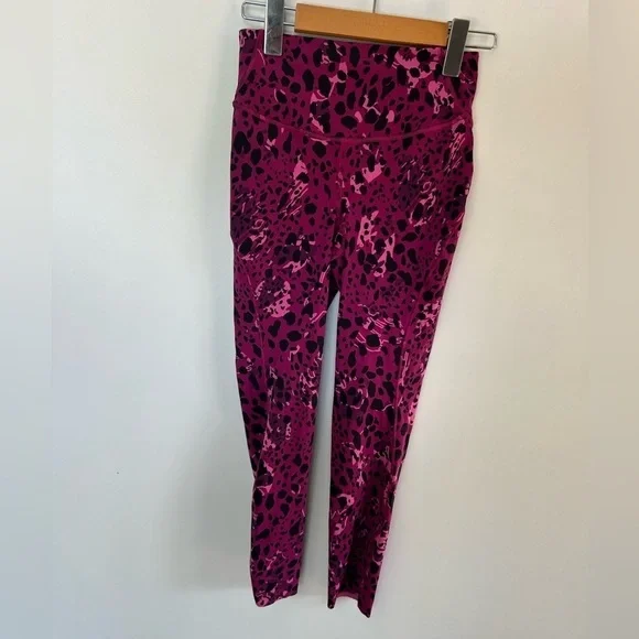 Lululemon Base Pace High-Rise Crop 23  Cheetah Camo Magenta Purple Multi - Picture 5 of 8